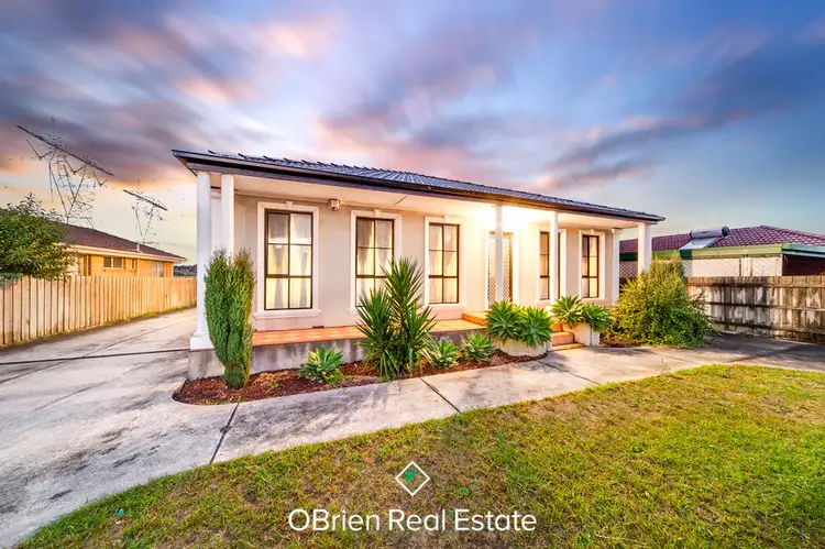 32 Lesley Drive, Hampton Park VIC 3976