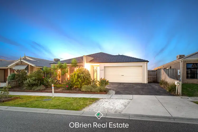 8 Pepperbush Circuit, Cranbourne VIC 3977