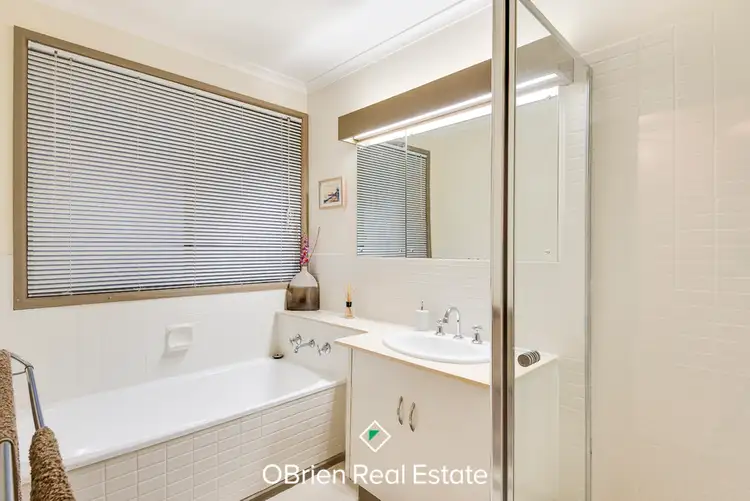 Sixth view of Homely house listing, 3 Salicina Court, Endeavour Hills VIC 3802