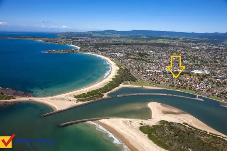 Second view of Homely townhouse listing, 4/19-21 Pur Pur Avenue, Lake Illawarra NSW 2528