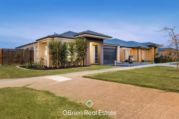 24 William Thwaites Boulevard, Cranbourne North VIC 3977