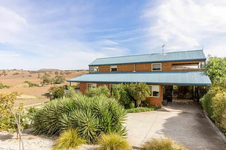 6 Randwick Avenue, Bacchus Marsh VIC 3340