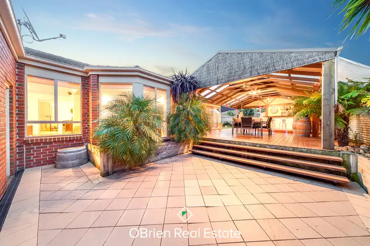 20 Sussex Avenue, Cranbourne North VIC 3977