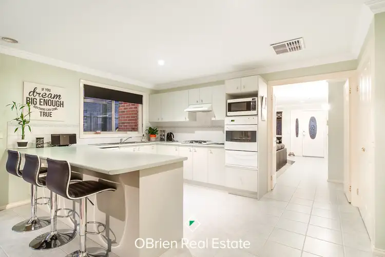 Fourth view of Homely house listing, 2 Jennifer Court, Langwarrin VIC 3910