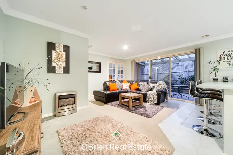 Sixth view of Homely house listing, 2 Jennifer Court, Langwarrin VIC 3910