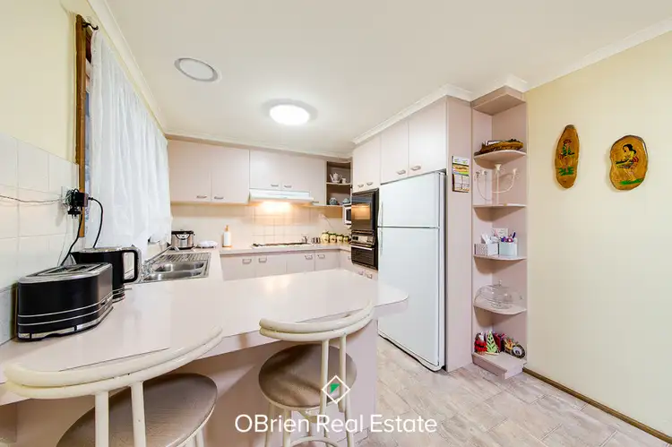 Fifth view of Homely house listing, 4 Tayport Gardens, Endeavour Hills VIC 3802