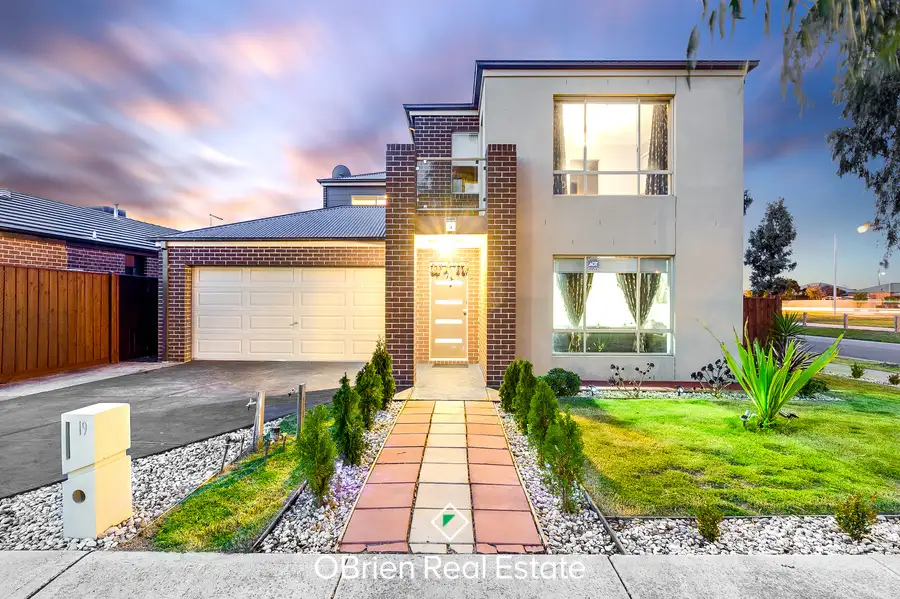 Main view of Homely house listing, 19 Copernicus Circuit, Cranbourne West VIC 3977