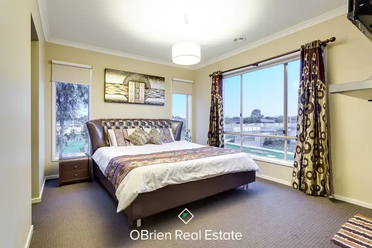 Sixth view of Homely house listing, 19 Copernicus Circuit, Cranbourne West VIC 3977