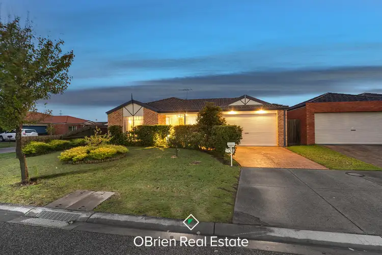24 Bellbrae Crescent, Cranbourne West VIC 3977