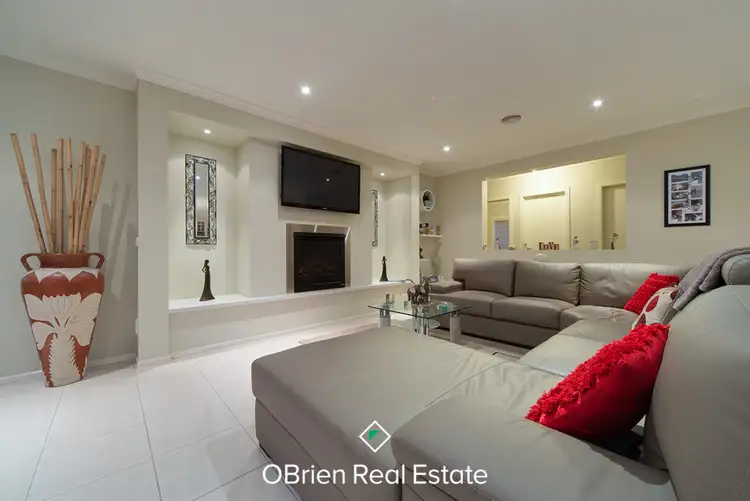 Second view of Homely house listing, 2 Lytham Court, Cranbourne VIC 3977