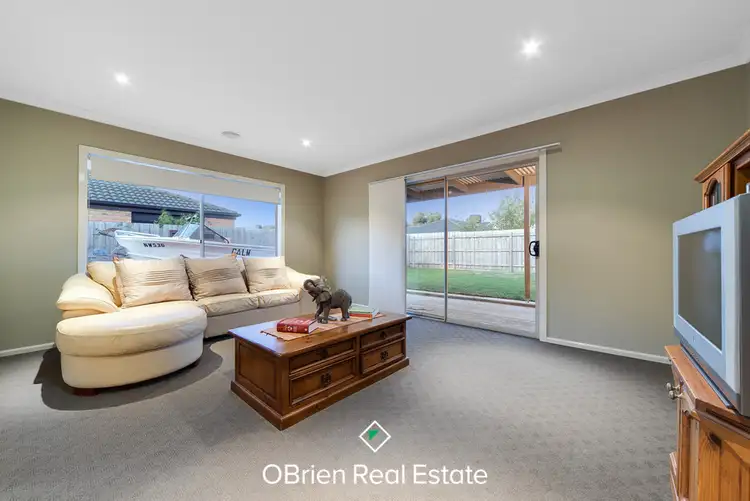 Fifth view of Homely house listing, 2 Lytham Court, Cranbourne VIC 3977