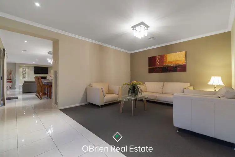 Sixth view of Homely house listing, 2 Lytham Court, Cranbourne VIC 3977