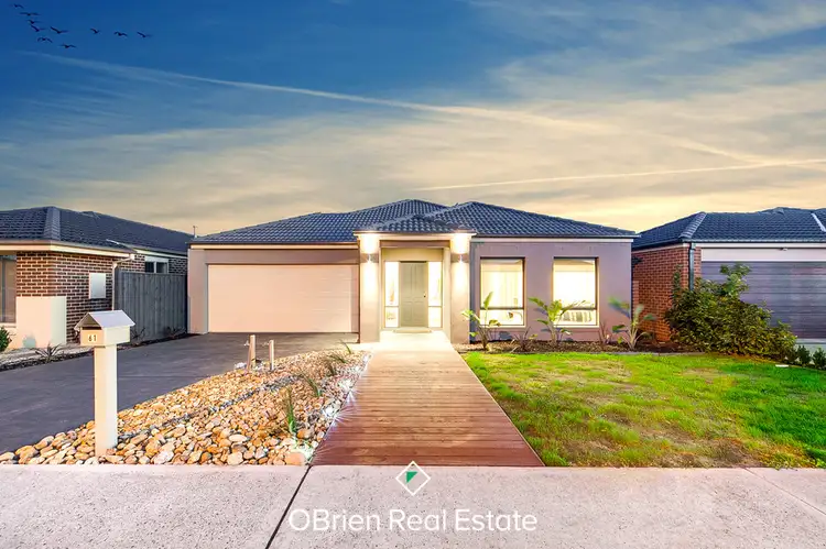 61 Chantenay Parade, Cranbourne North VIC 3977
