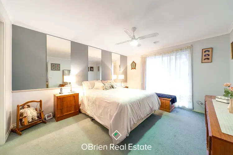 Fifth view of Homely house listing, 10 Nariel Place, Cranbourne West VIC 3977