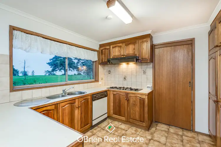 Third view of Homely house listing, 5 Meehan Court, Endeavour Hills VIC 3802
