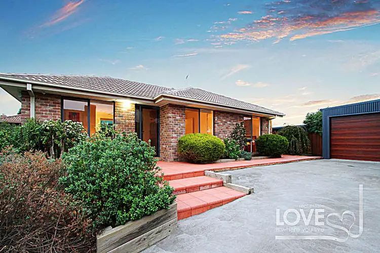 42 McLaughlin Crescent, Mill Park VIC 3082