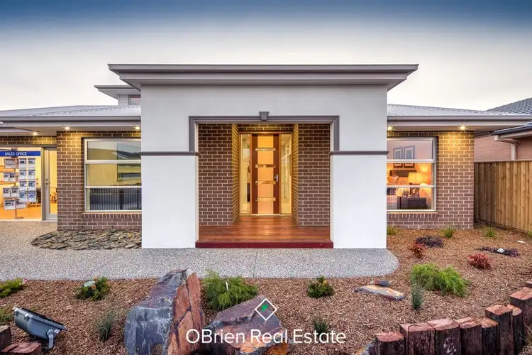 13 Stoneleigh Road, Cranbourne North VIC 3977