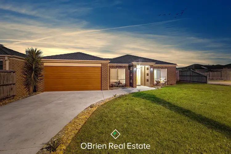 32 Westmoreland Avenue, Cranbourne North VIC 3977