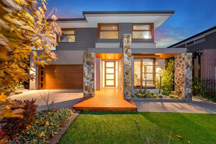 9 Nature Circuit, Cranbourne North VIC 3977