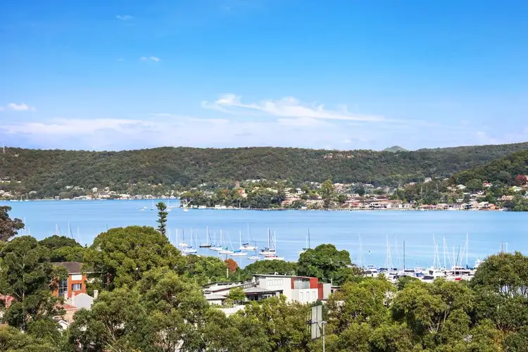 4/3 Joseph Lloyd Close, Gosford NSW 2250