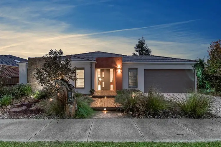 9 Fieldstone Crescent, Cranbourne North VIC 3977