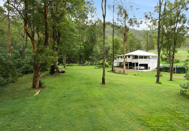 8 Mason Court, Samsonvale QLD 4520
