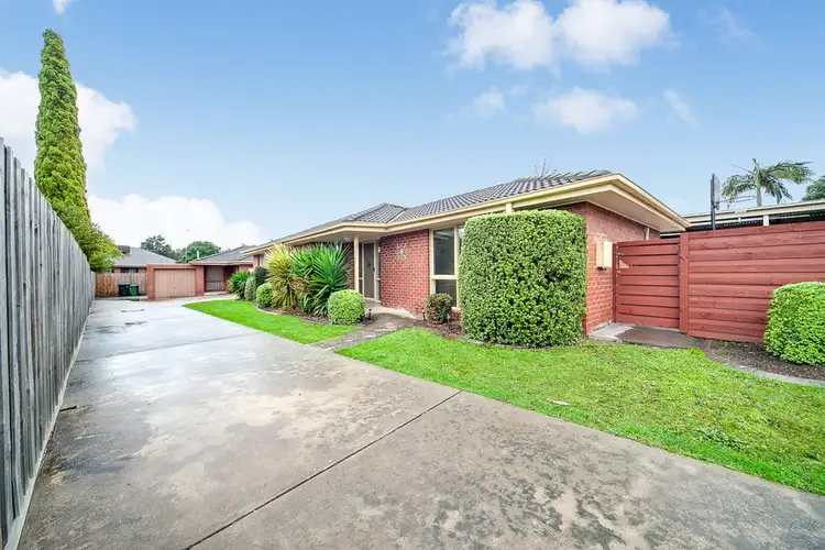 1/9 Lydia Mary Drive, Berwick VIC 3806