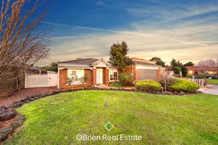 12 Kalastaire Grove, Berwick VIC 3806