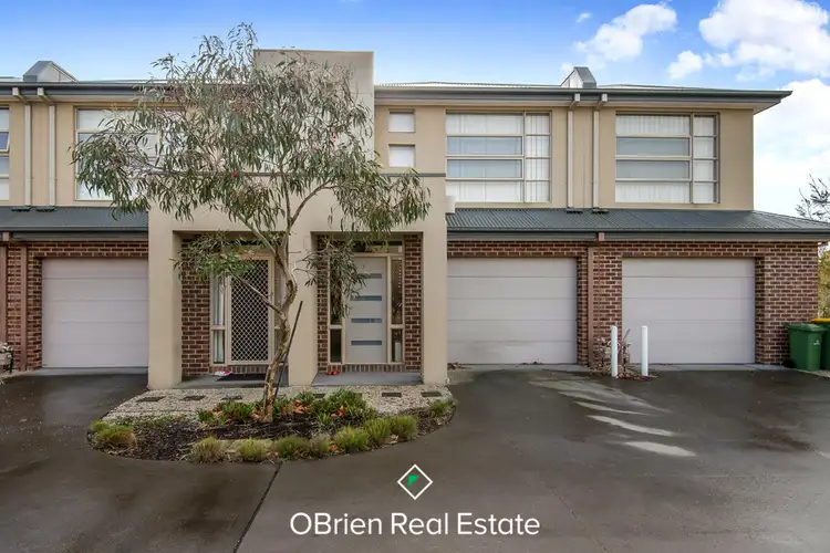 2/16 Honeysuckle Close, Pakenham VIC 3810