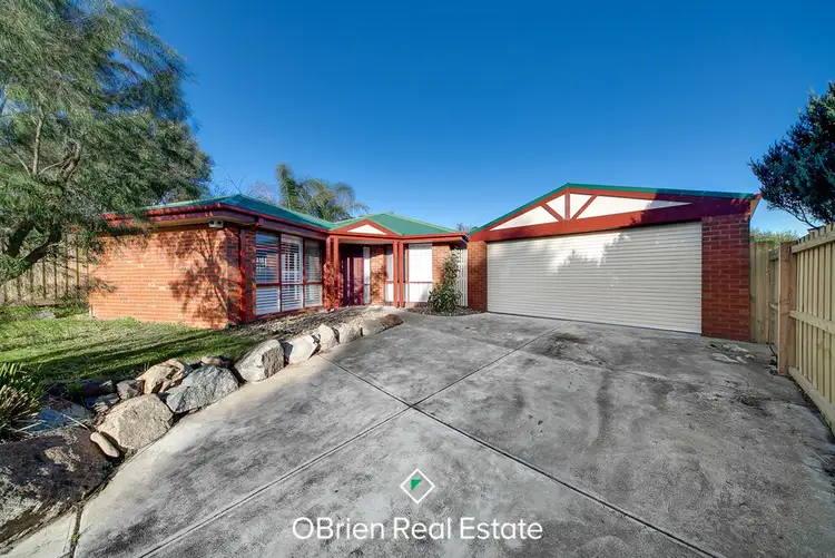 9 Harmon Close, Berwick VIC 3806