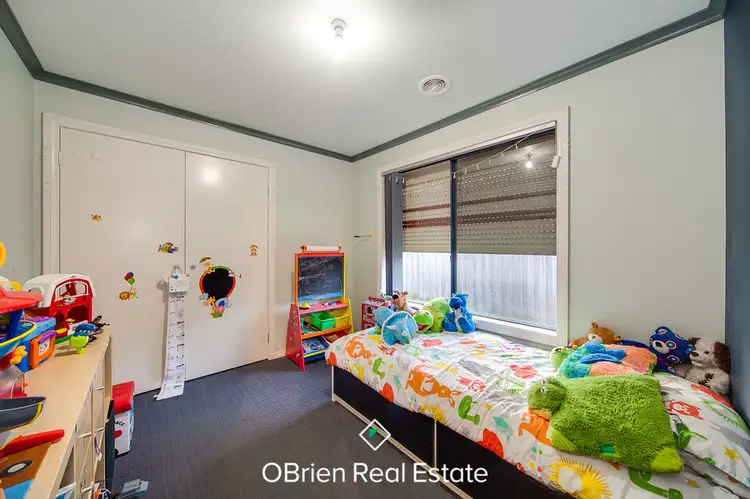 Fifth view of Homely house listing, 8 Venus Place, Cranbourne VIC 3977