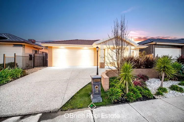 32 Crepe Avenue, Cranbourne West VIC 3977
