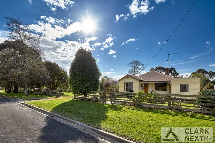 1 Railway Avenue, Darnum VIC 3822