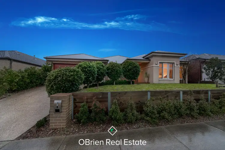 10 Luscombe Court, Berwick VIC 3806