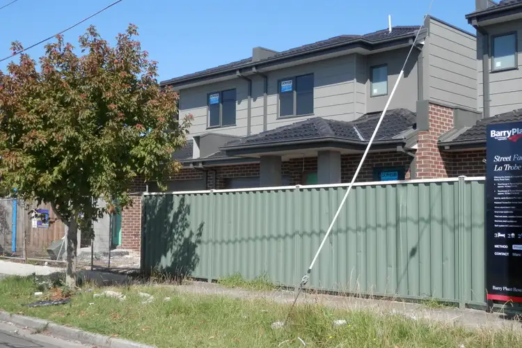 2/17 Highland Street, Kingsbury VIC 3083