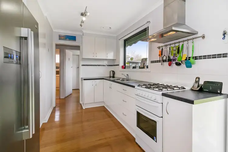 6 Benelong Crescent, Seaford VIC 3198