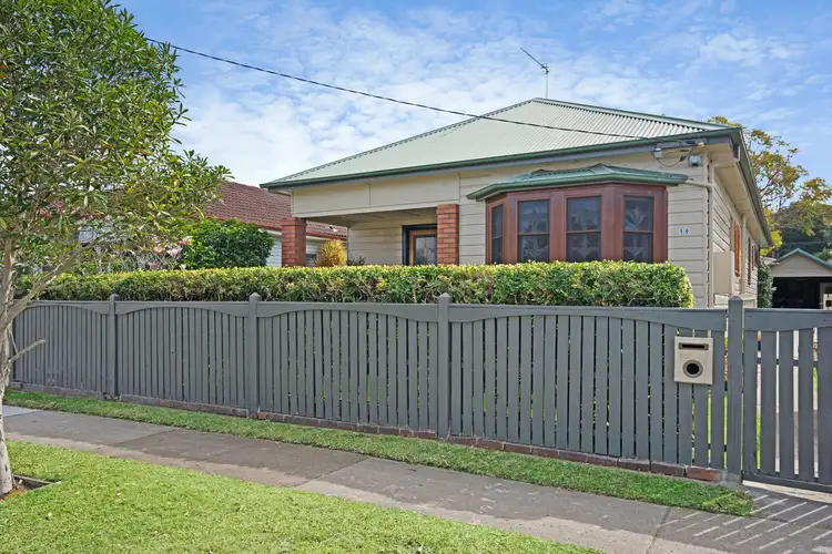 19 Burnett Street, Mayfield West NSW 2304