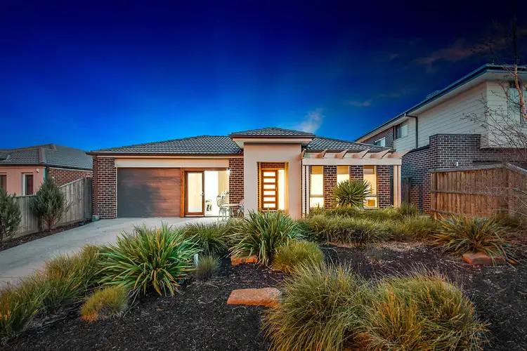 27 Mountainview Boulevard, Cranbourne North VIC 3977