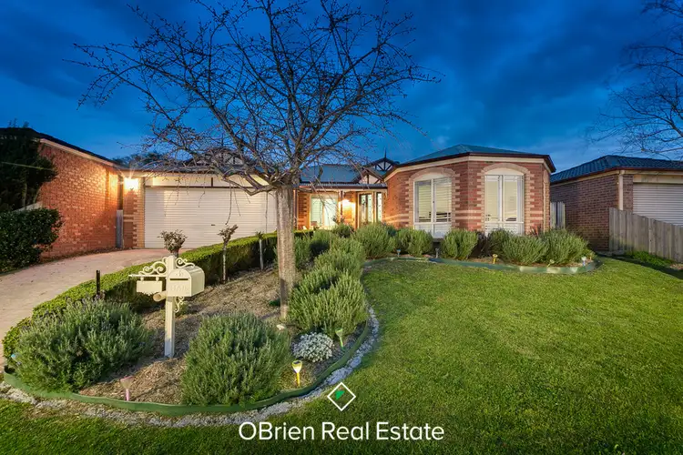 22 Claremont Glen, Berwick VIC 3806