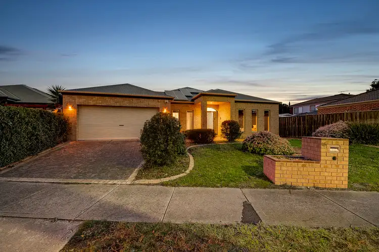 15 Don Collins Way, Berwick VIC 3806