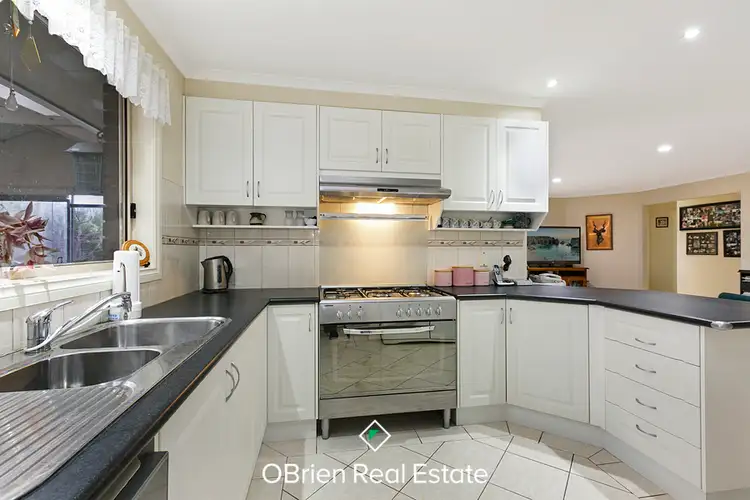 Sixth view of Homely house listing, 10 Sheoak Court, Pakenham VIC 3810