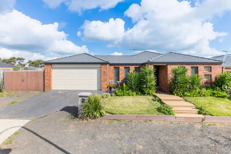 15 Haywood Grove, Melton West VIC 3337