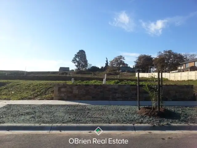 6 Lycium Road, Clyde North VIC 3978