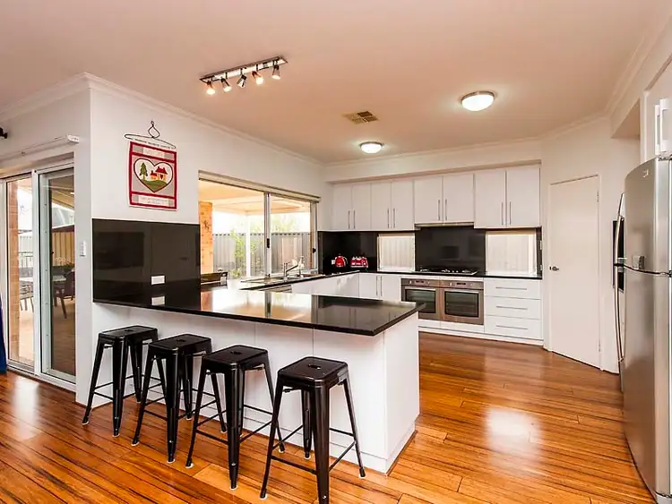 15 Zanzibar Loop, Aveley WA 6069