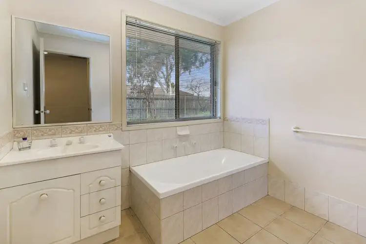 Sixth view of Homely house listing, 2 Glynelea Crescent, Skye VIC 3977