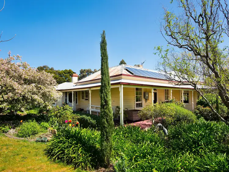 9 Mitchell Parade, Castlemaine VIC 3450