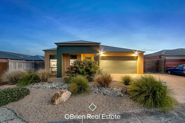 15 Charlbury Crescent, Cranbourne North VIC 3977