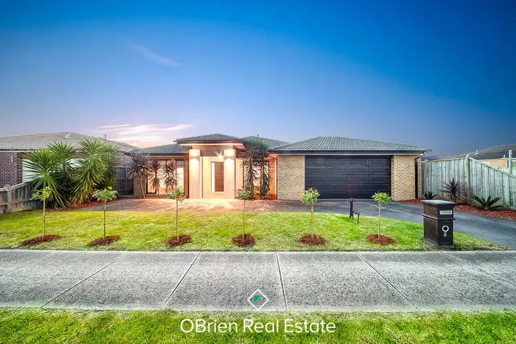 5 Bronson Circuit, Cranbourne North VIC 3977