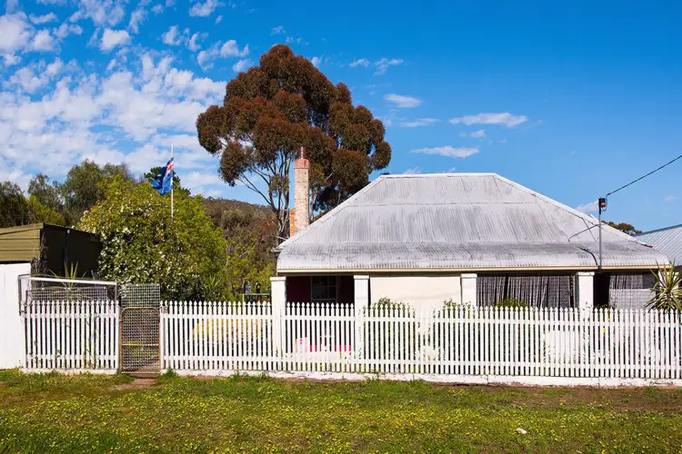 19 Warnock Street, Maldon VIC 3463