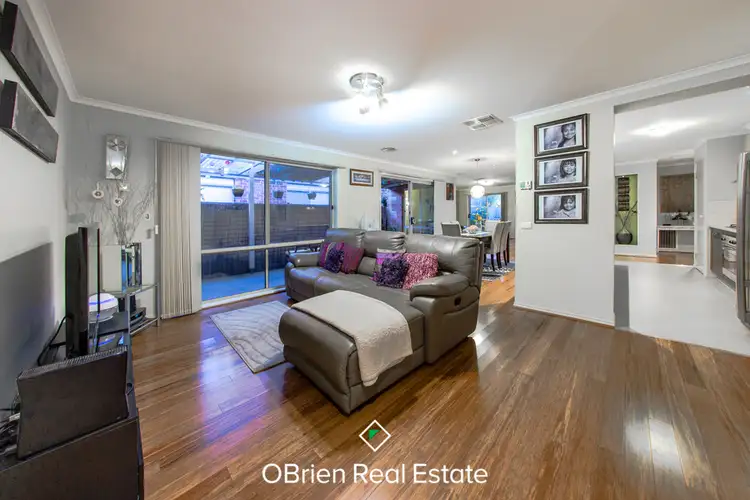 20 Mossman Drive, Cranbourne East VIC 3977